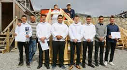 10 nye tømrer svende fra KTI Nuuk